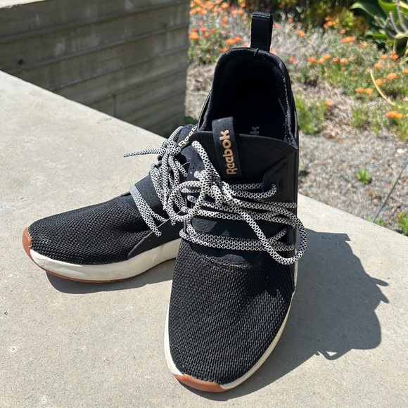 Totally cute Reebok lite shoes, sz 8 - Picture 2 of 4